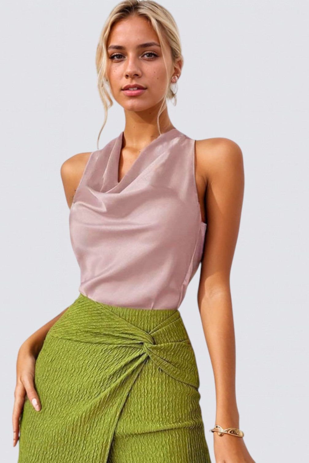 Top sin mangas de satén