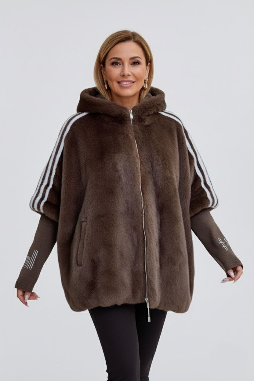 Abrigo de piel con capucha
