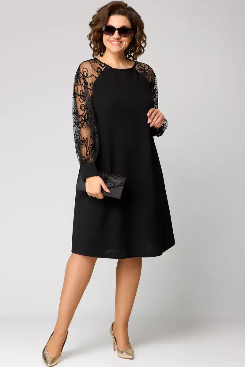 Elegante vestido negro con mangas de encaje