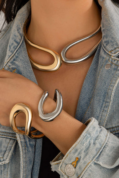 Pulsera asimétrica recortada